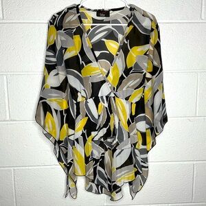 < Y2K “Vision” Floral Flutter Sleeve Blouse >